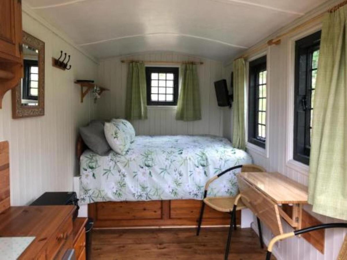Snug & Secluded Lakeside Shepherds Hut 'Carp' Uckfield Esterno foto