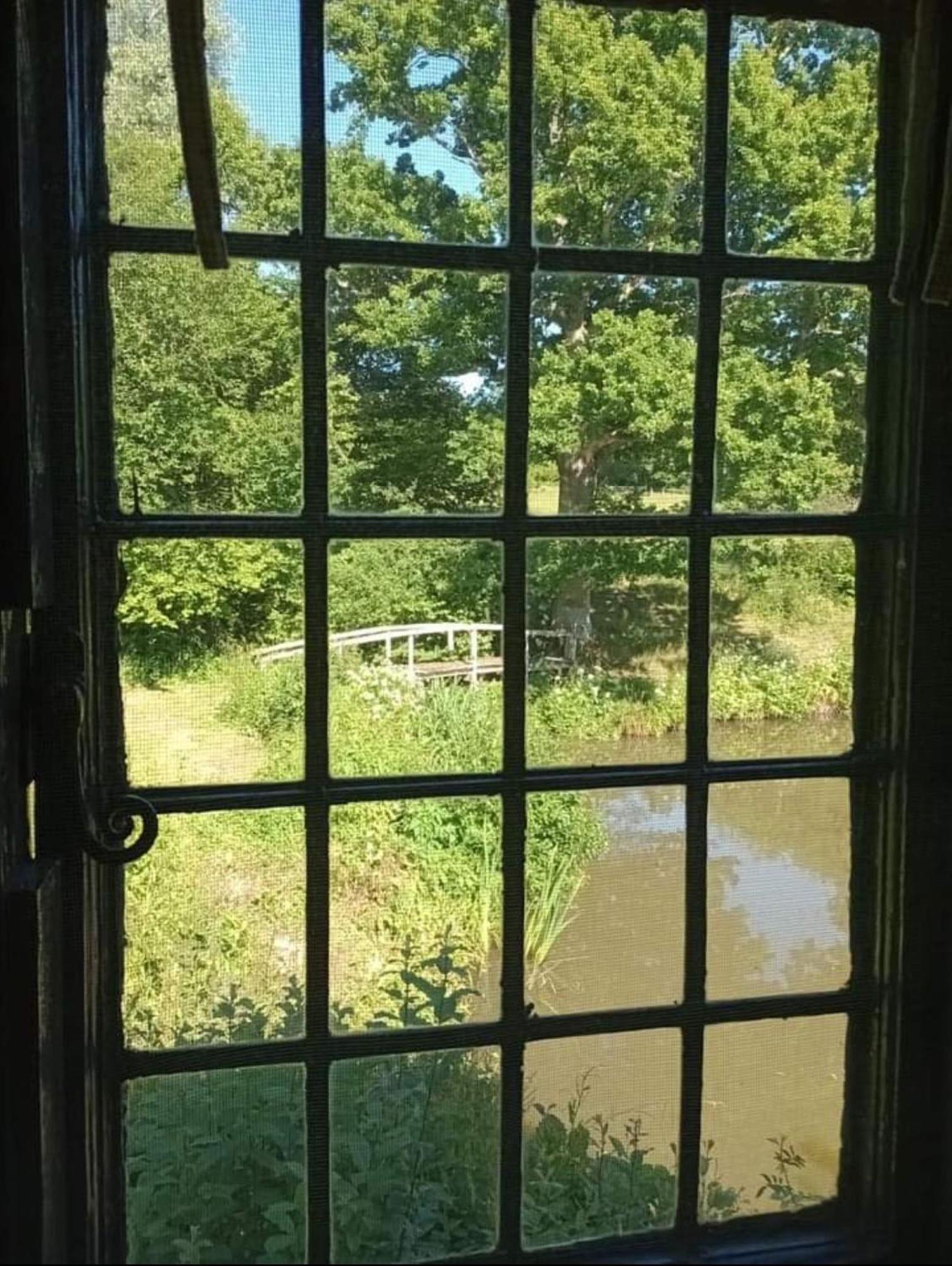 Snug & Secluded Lakeside Shepherds Hut 'Carp' Uckfield Esterno foto